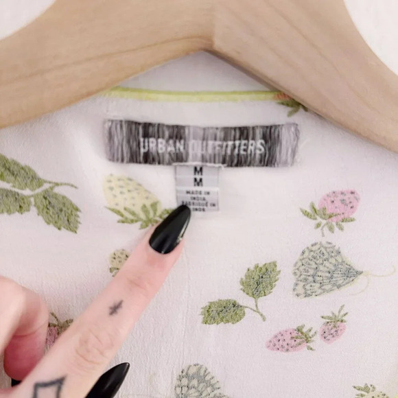 Urban Outfitters Nene Printed Tie Front Strawberry Short Sleeve Top Butterfly - Picture 3 of 8